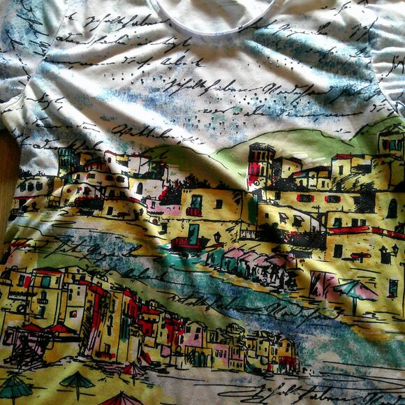 Alia Graphic Tee - Picture 2 of 3